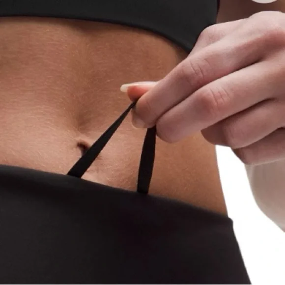 Lululemon Wunder Under Shorts - Picture 3 of 6